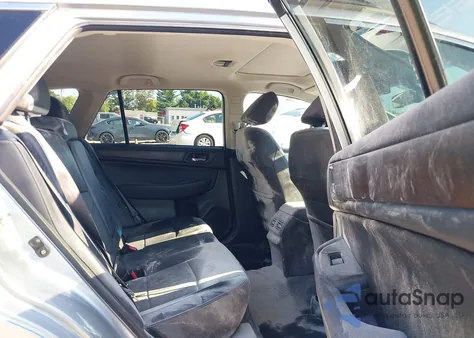 2017 Subaru Outback 3.6R Limited z USA, uszkodzony, nr VIN 4S4BSENCXH3413195